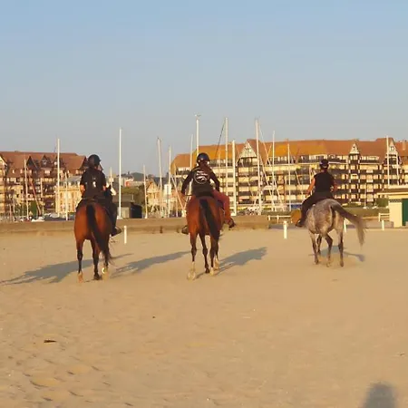 Le Refuge En Bois Nuit Insolite En Pleine Nature אוהל מפואר *
